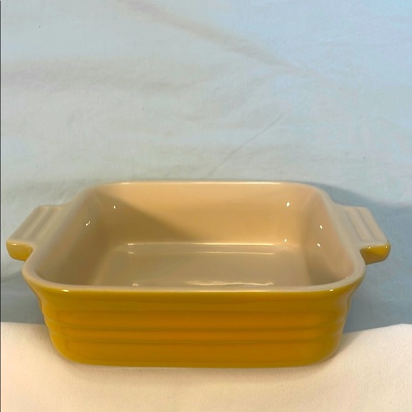 Le Creuset Yellow and Cream Bakeware Dish 6” Used Excellent Condition - Picture 1 of 5